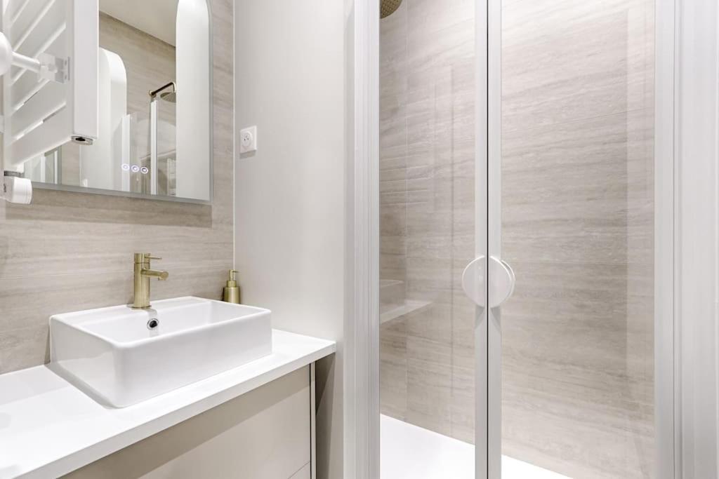 Luxury 1br Montmartre Condorcet * Parigi