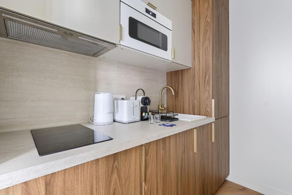 Luxury 1br Montmartre Condorcet * Parigi